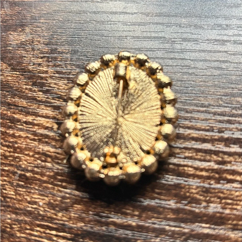 Small Black and White‎ Pearl Cameo Brooch